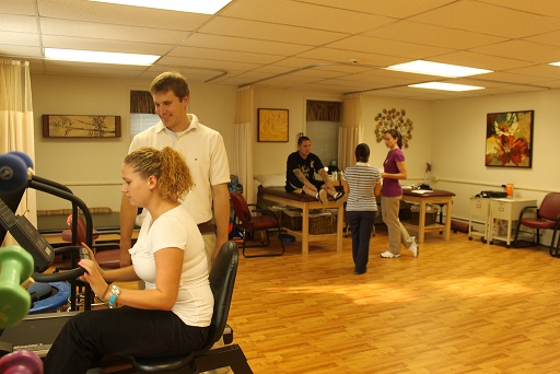 Widener graduate students provide free care to underinsured and uninsured Chester residents at the Chester Community Physical Therapy Clinic (courtesy of Widener University).
