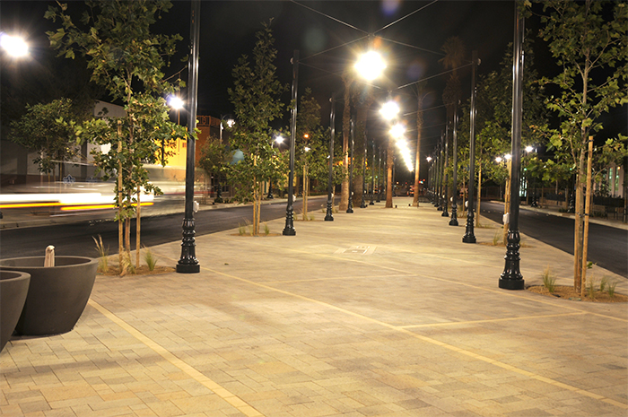 The Ramblas on Lancaster Boulevard, where center-of-street parking can be devoted to other uses during special events (courtesy of City of Lancaster).