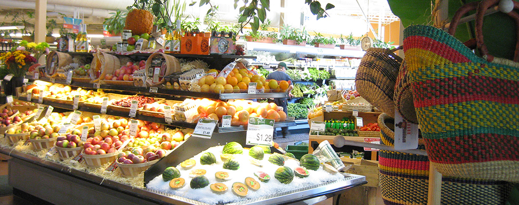 Photograph of the produce section of the grocery store.