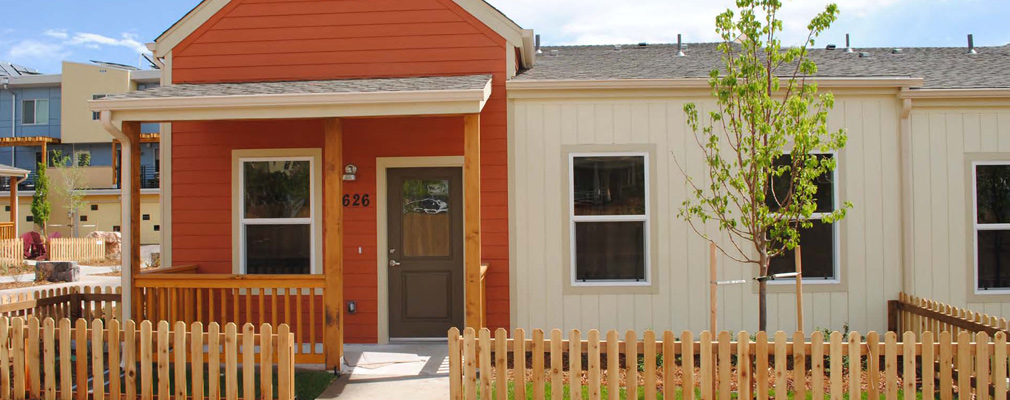 Photograph of a one-story duplex unit. 