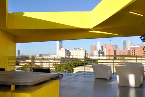 A rooftop viewing platform offers commanding views of greater Los Angeles (Courtesy of Gabor Ekecs). 