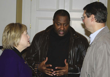 Von links nach rechts: Carrie Schmidt, Field Office Director in Richmond, Ronnie Legette, CPD Director für Richmond, und Mark Johnston nahmen an der PIT-Zählung 2012 in Richmond, Virginia, teil.
