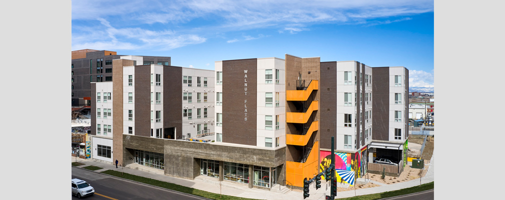 Photograph of the street façades of a five-story residential building. 