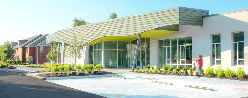 Photograph of the entrance to a one-story school building. 