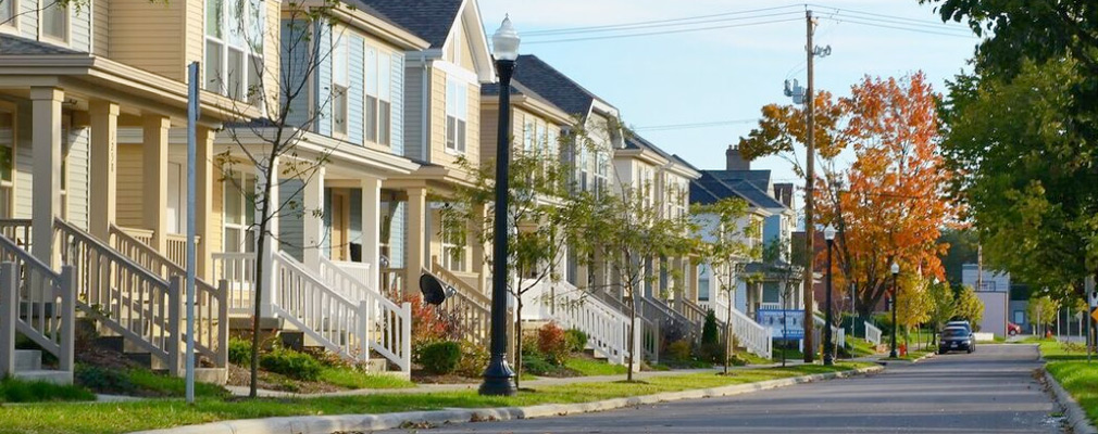 Photograph of the front façades of several newly constructed single-family houses.