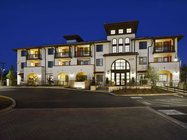 Image of a three story multifamily apartment building.