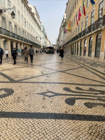  Image of a European pedestrian plaza. 