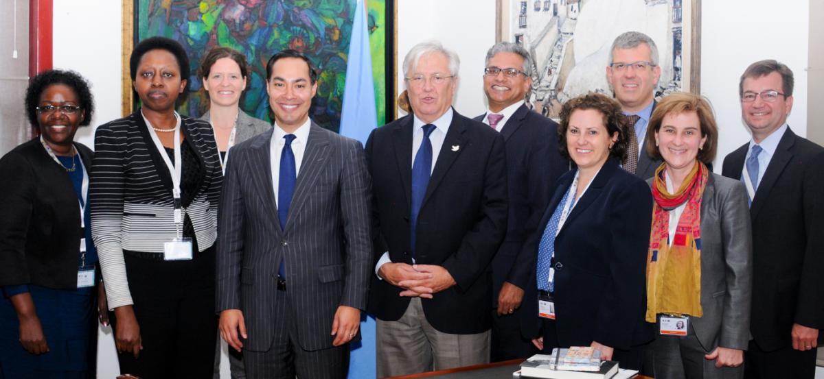 Photograph of HUD Secretary Julián Castro and nine other representatives at Habitat III.